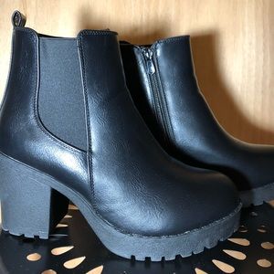 Chunky heel ankle booties!